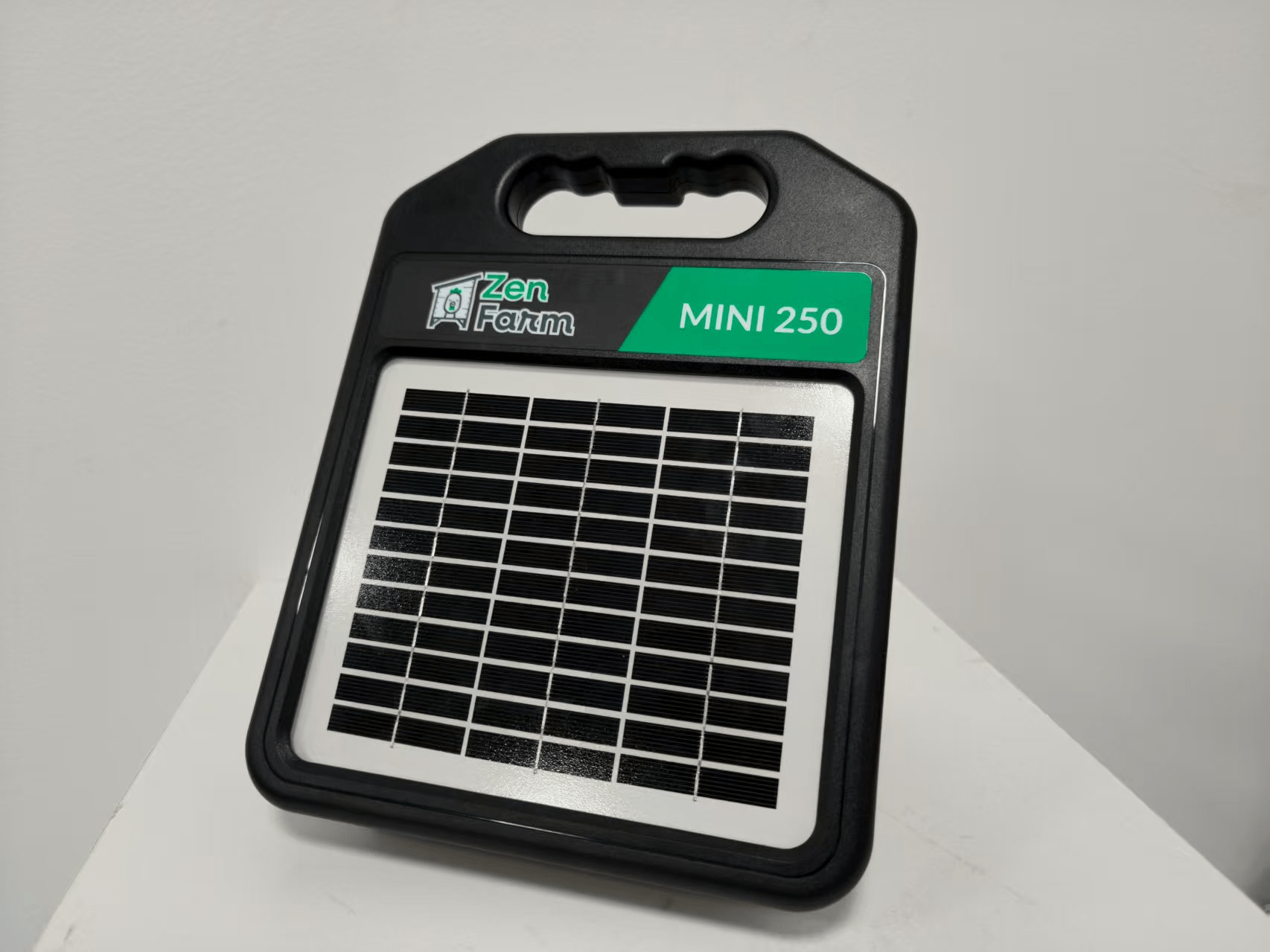 electrificateur solaire zen farm mini 250 vu de face